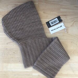 Misha And Puff Brut Neckwarmer scarf hat like new!!